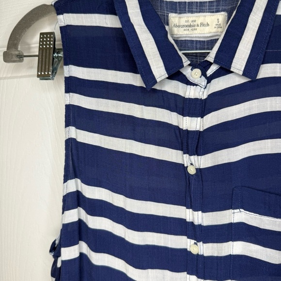 Abercrombie & Fitch Navy and White Striped Sleeveless Button Down Size Small GUC - Picture 2 of 6